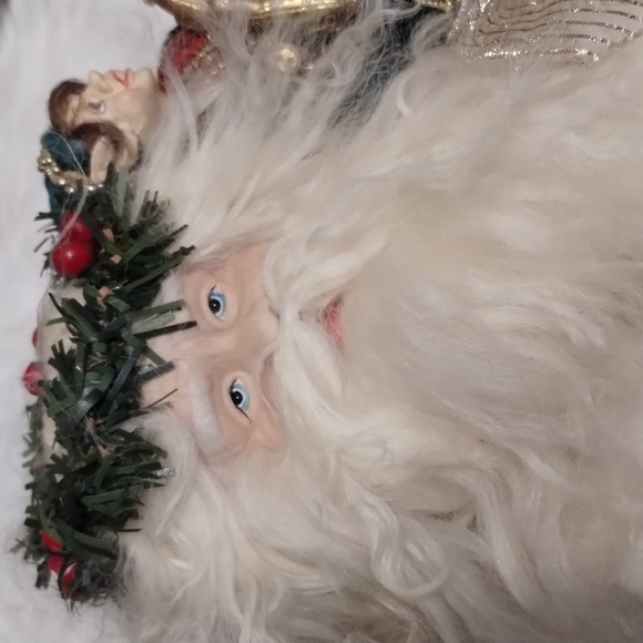 CR SANTA LITERALLY JUST ARRIVED - NOT BY SLEIGH: AN ELF LED THE WAY